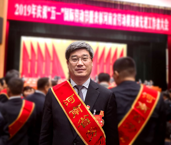 董事長(zhǎng)王紀(jì)中