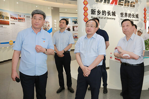 新鄉(xiāng)市政府市長魏建平到長城機械調(diào)研督導(dǎo)“萬人助萬企”活動開展情況