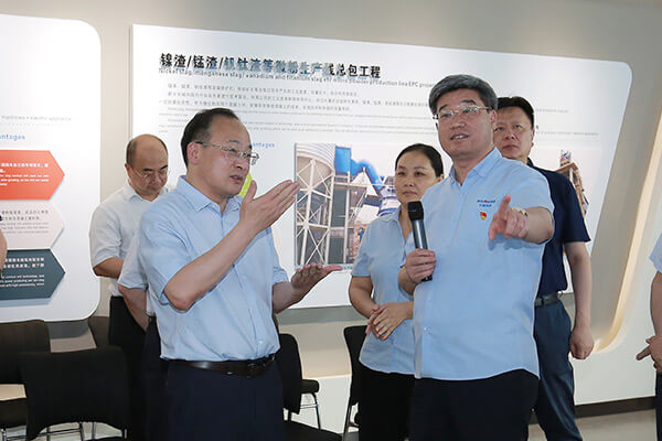 新鄉(xiāng)市政府市長魏建平到長城機械調(diào)研督導(dǎo)“萬人助萬企”活動開展情況