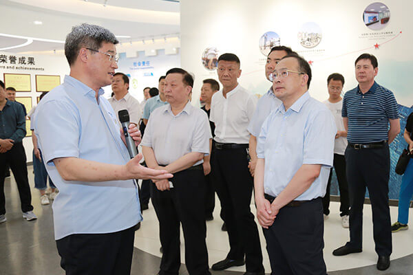 新鄉(xiāng)市政府市長魏建平到長城機械調(diào)研督導(dǎo)“萬人助萬企”活動開展情況