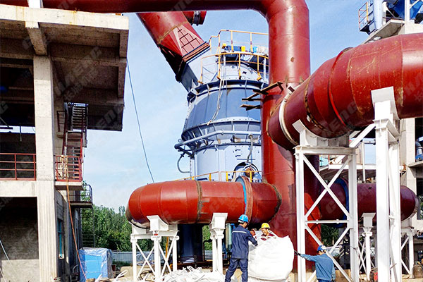 山東年產(chǎn)30萬噸礦粉線項目安裝現(xiàn)場 山東年產(chǎn)30萬噸礦粉線項目安裝現(xiàn)場